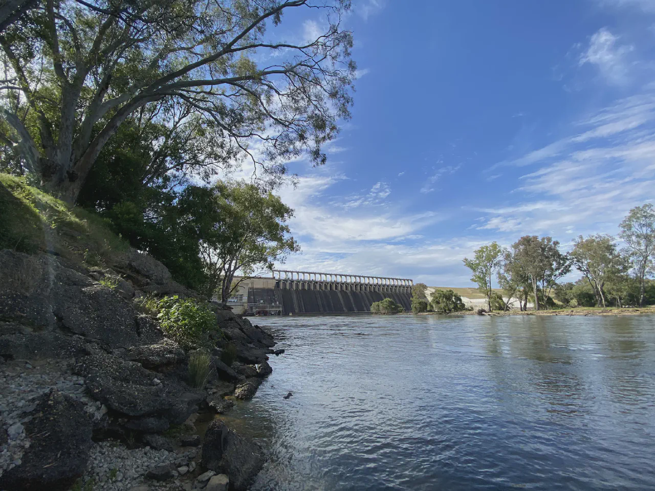 Fishing at the Hume Weir